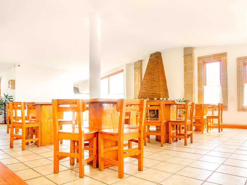 Hotel Del Centro by OYO Rooms