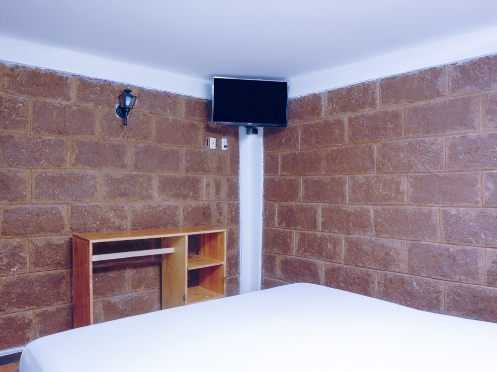 Hotel Del Centro by OYO Rooms