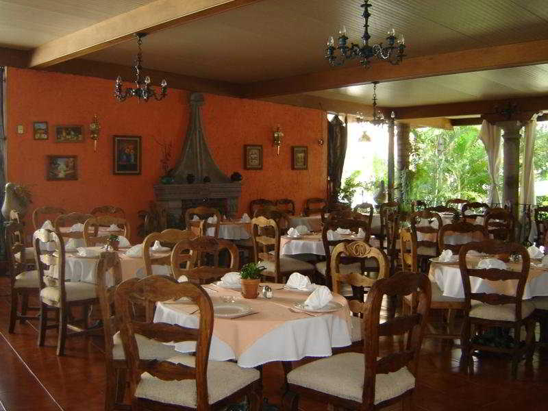 Hotel Bajo el Volcan