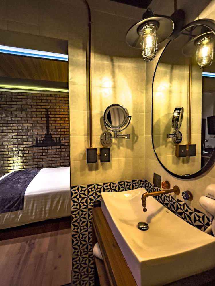 Cadillac Hotel Boutique