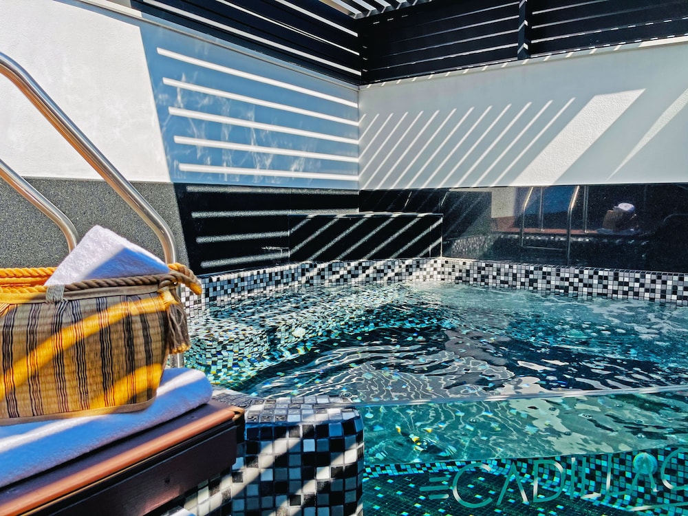 Cadillac Hotel Boutique