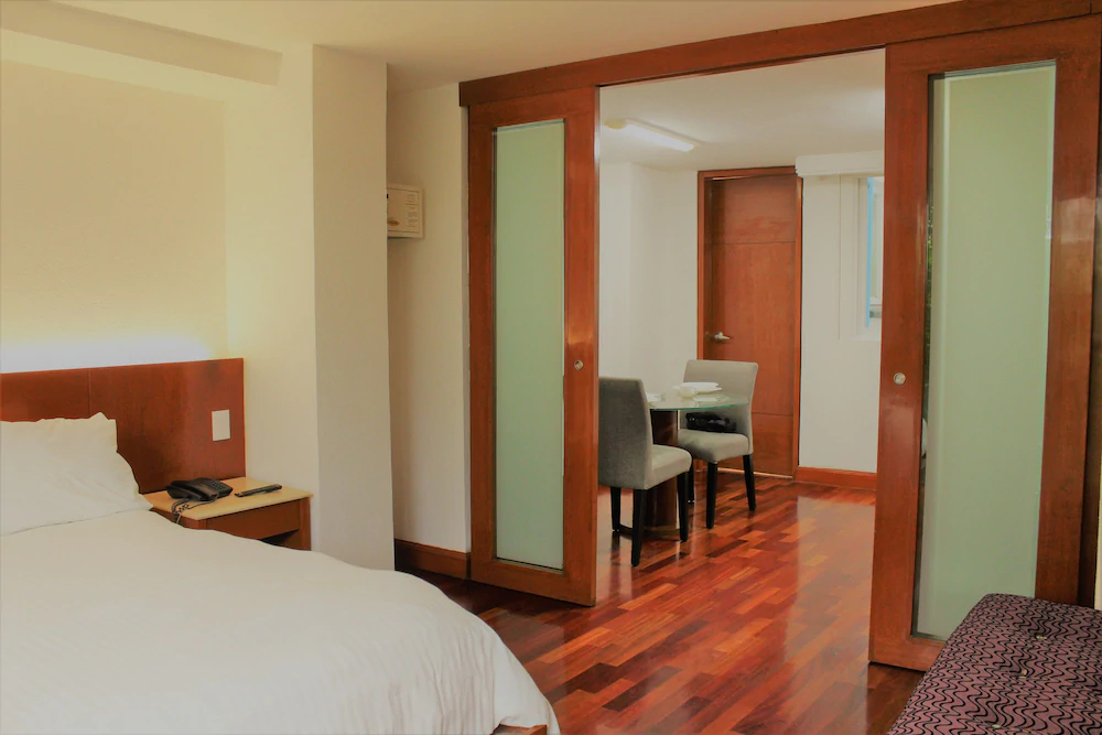 Condesa Suites