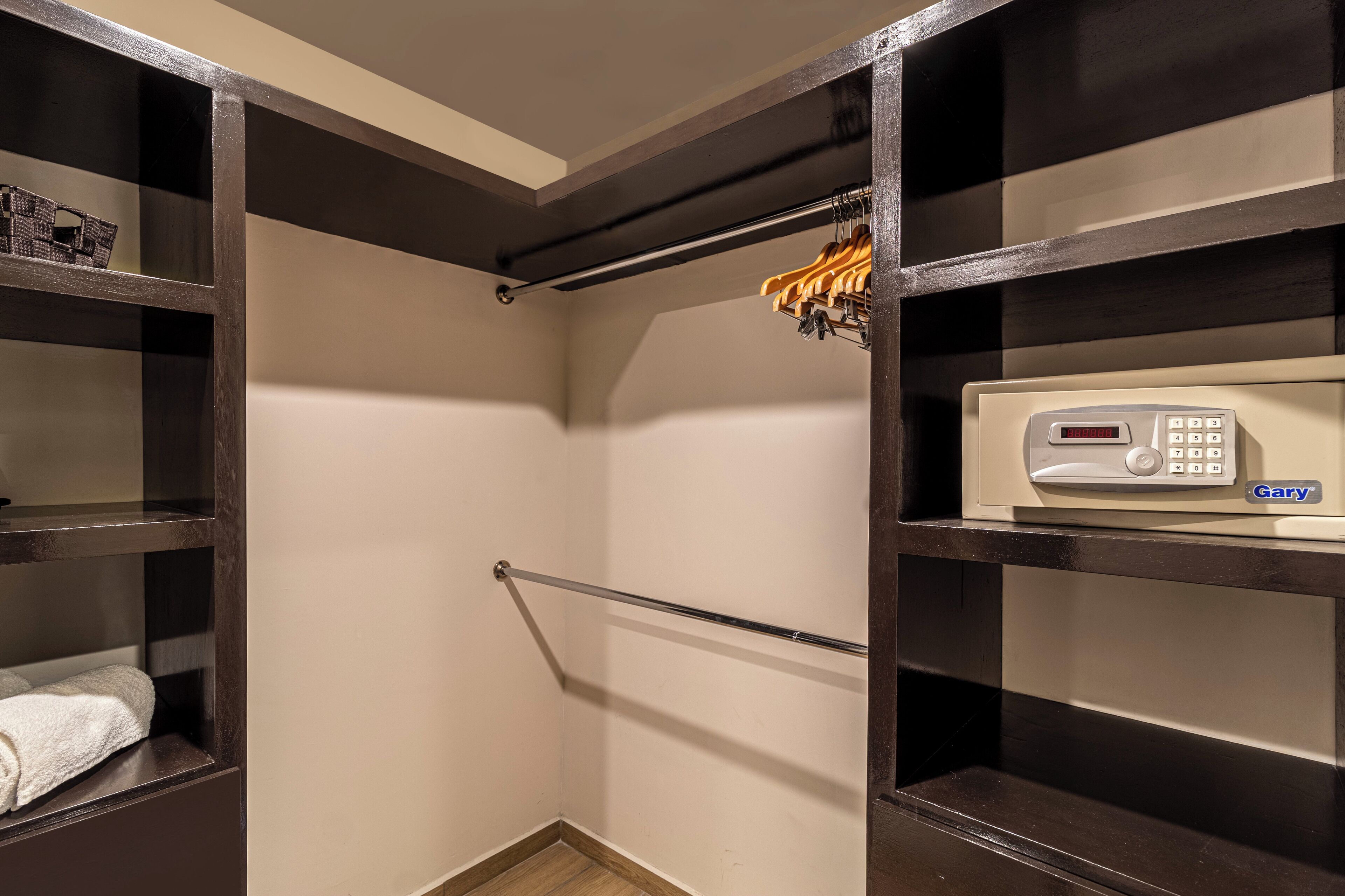 Grand Chapultepec by Kukun