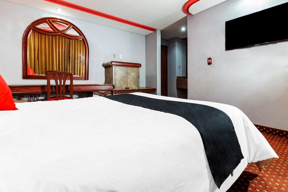 Hotel Estrella de Oriente by OYO Rooms