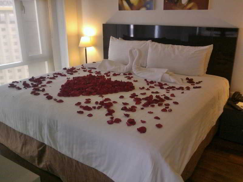 Plaza Suites