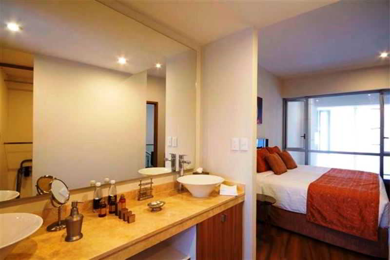 Plaza Suites