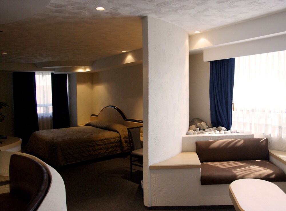 Porto Novo Hotel & Suites