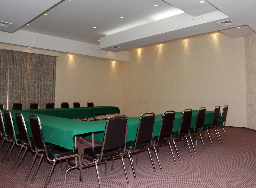 Porto Novo Hotel & Suites
