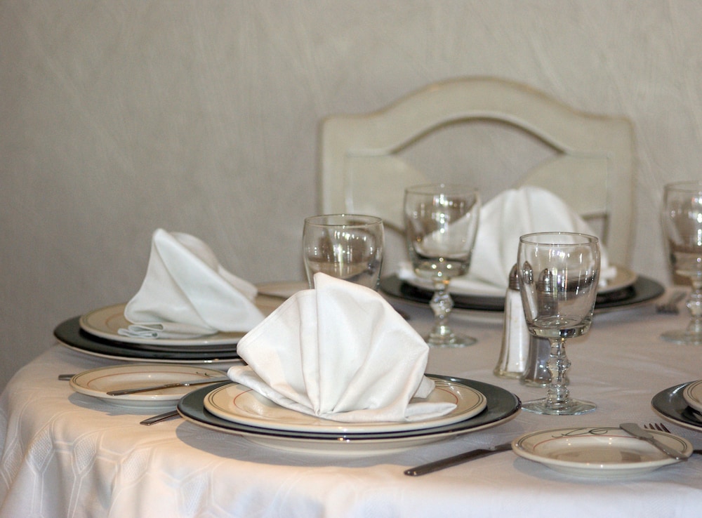 Porto Novo Hotel & Suites