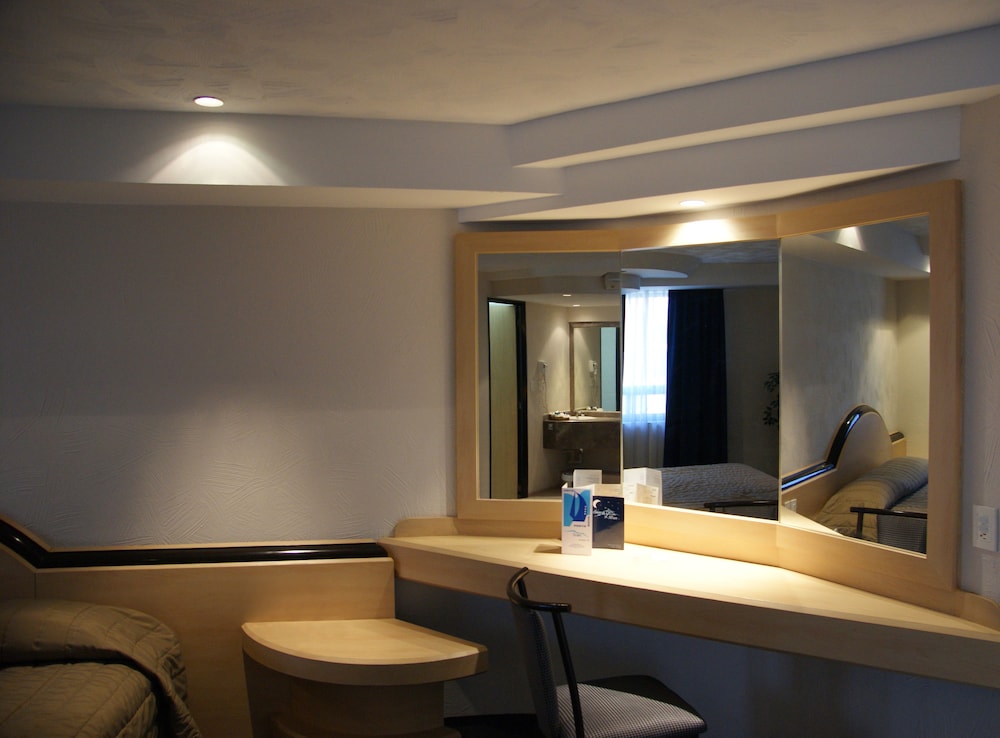 Porto Novo Hotel & Suites