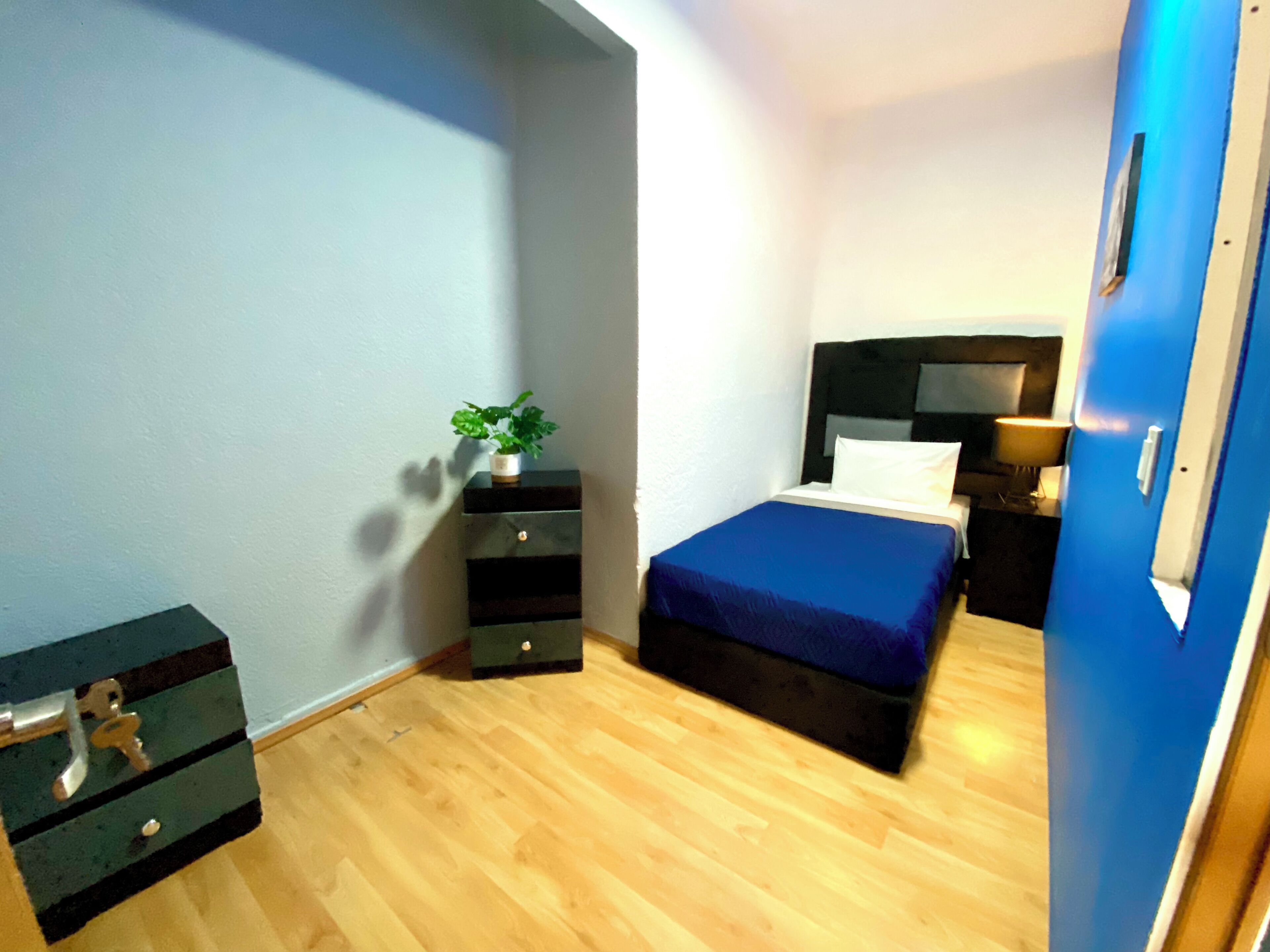 Roomies Hotel World Trade Center