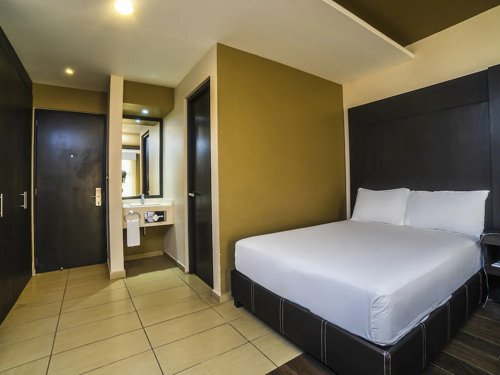 Las Iglesias by OYO Rooms
