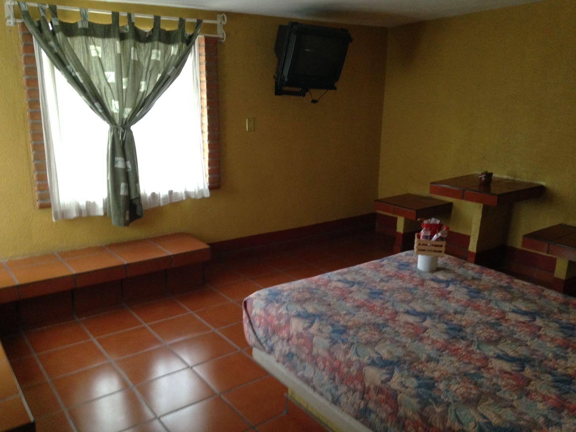 Ayenda Mesón Del Río