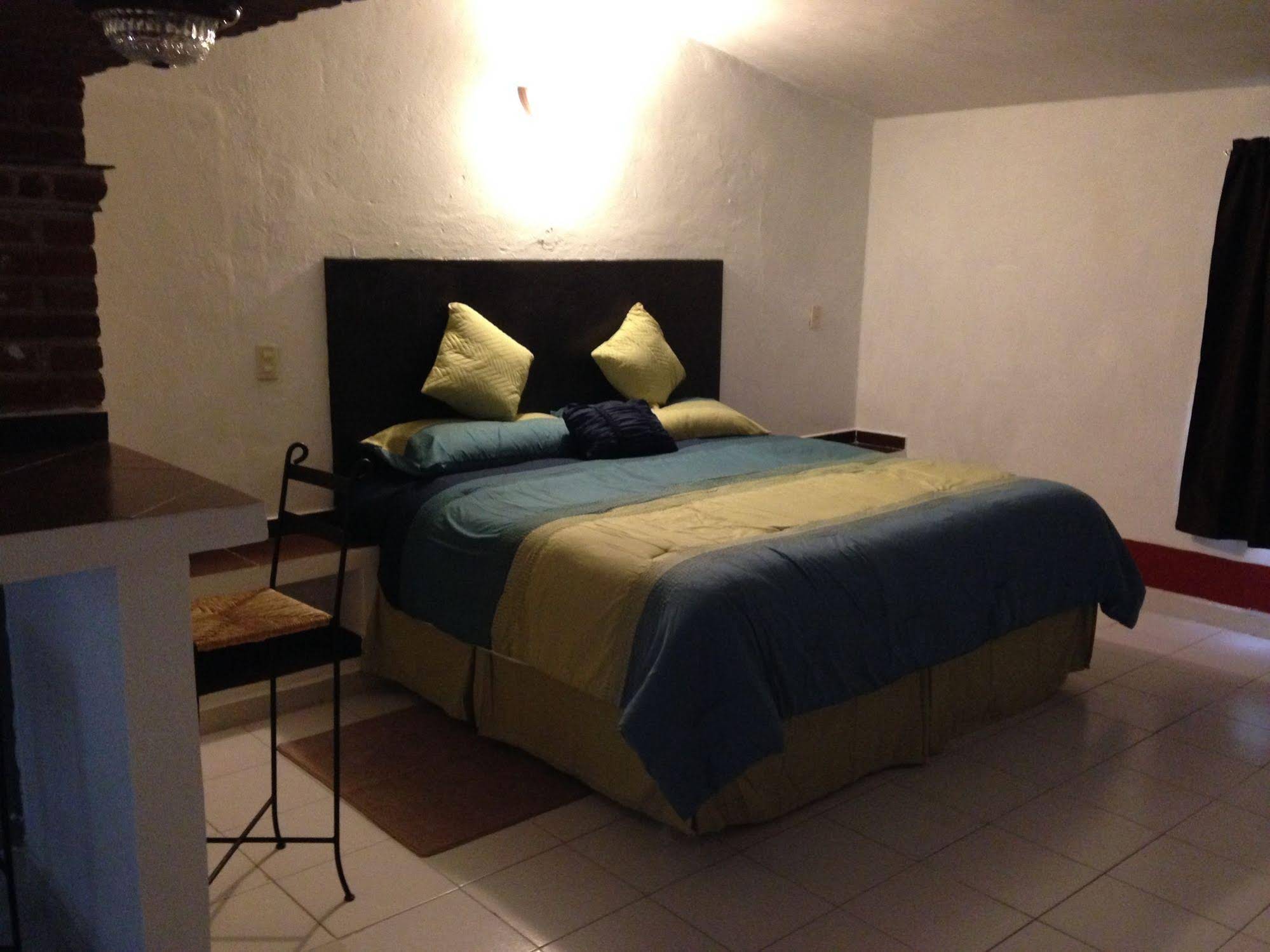 Ayenda Mesón Del Río