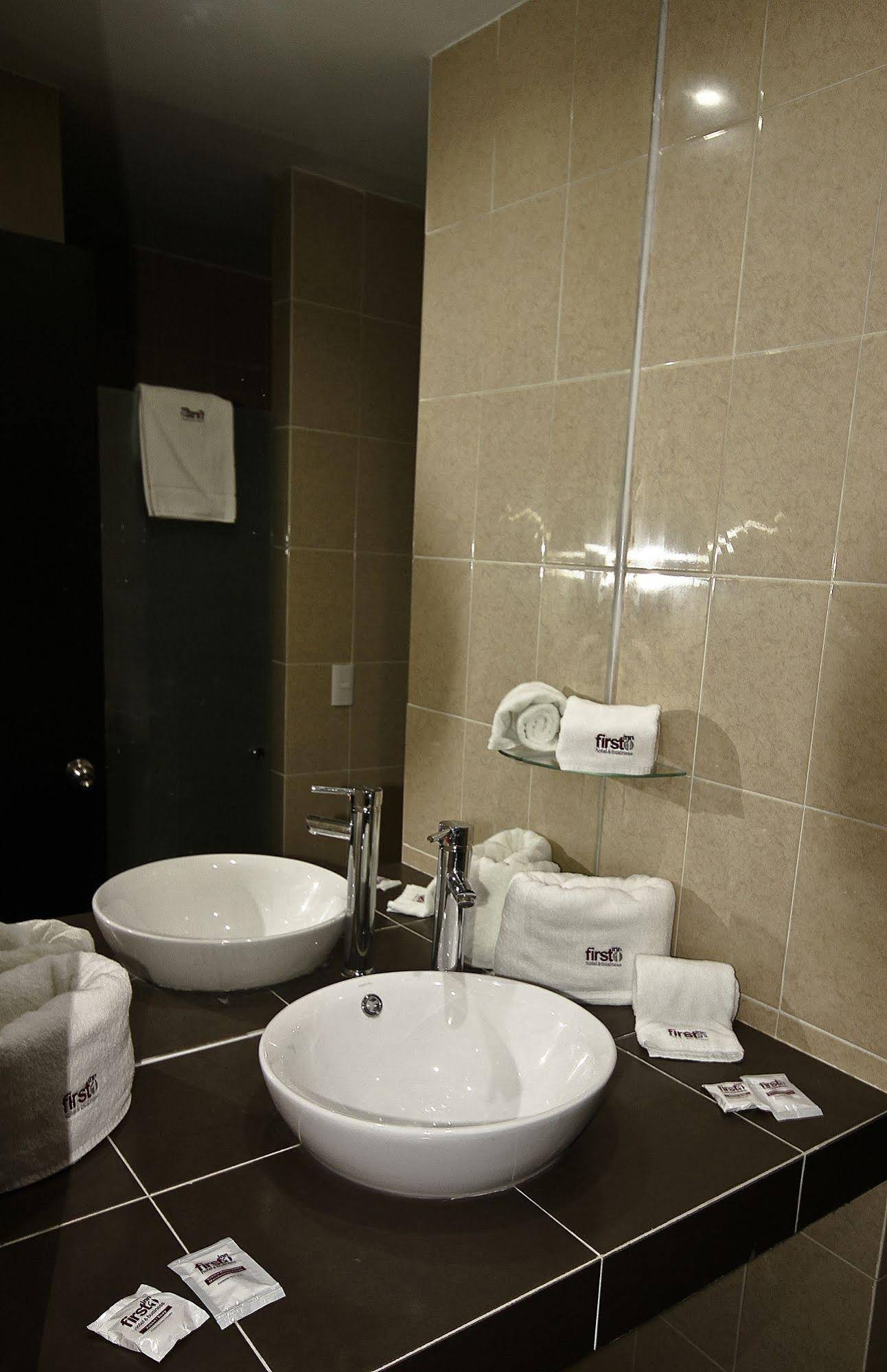 First Inn Hotel & Business