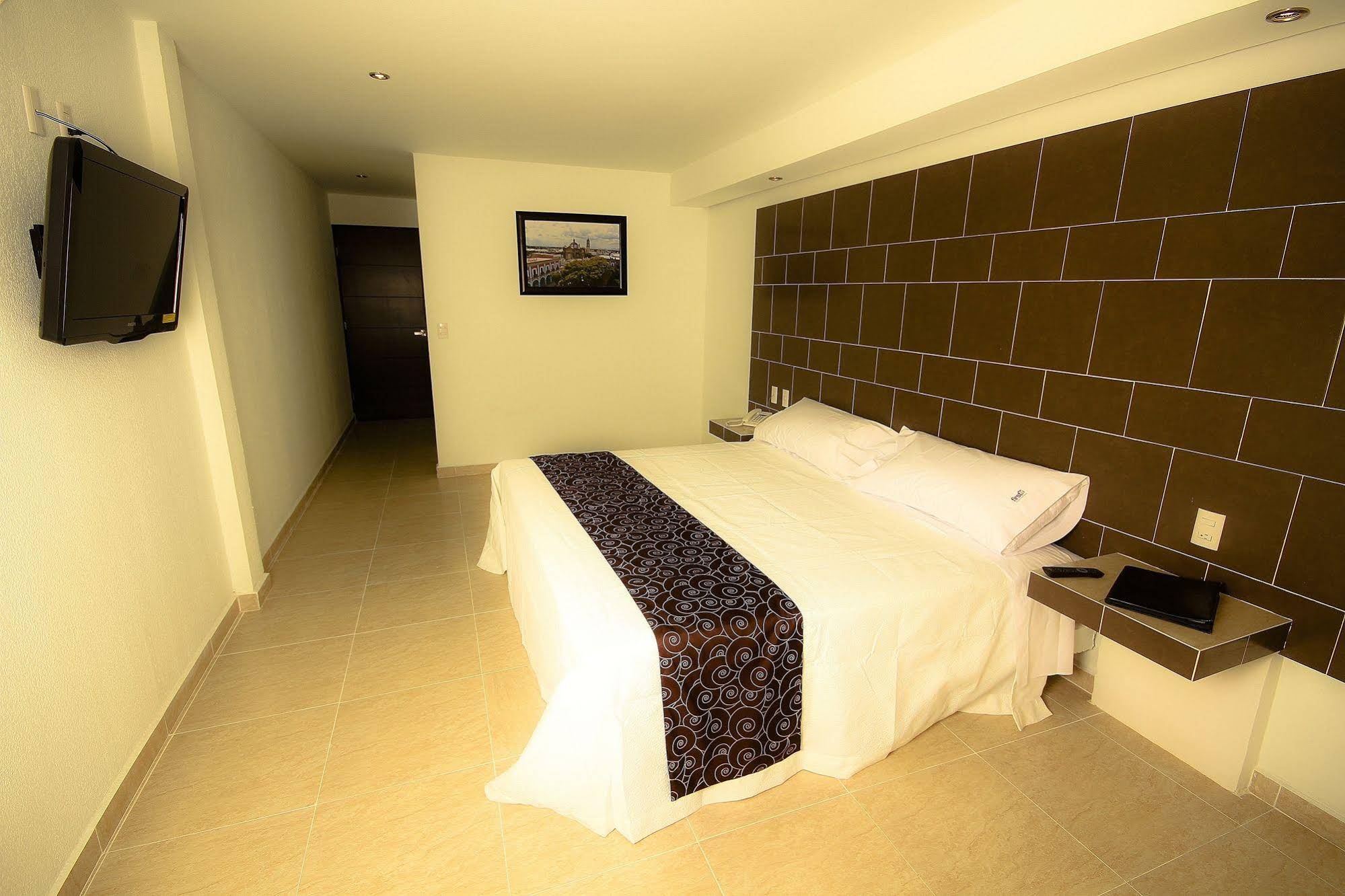 First Inn Hotel & Business