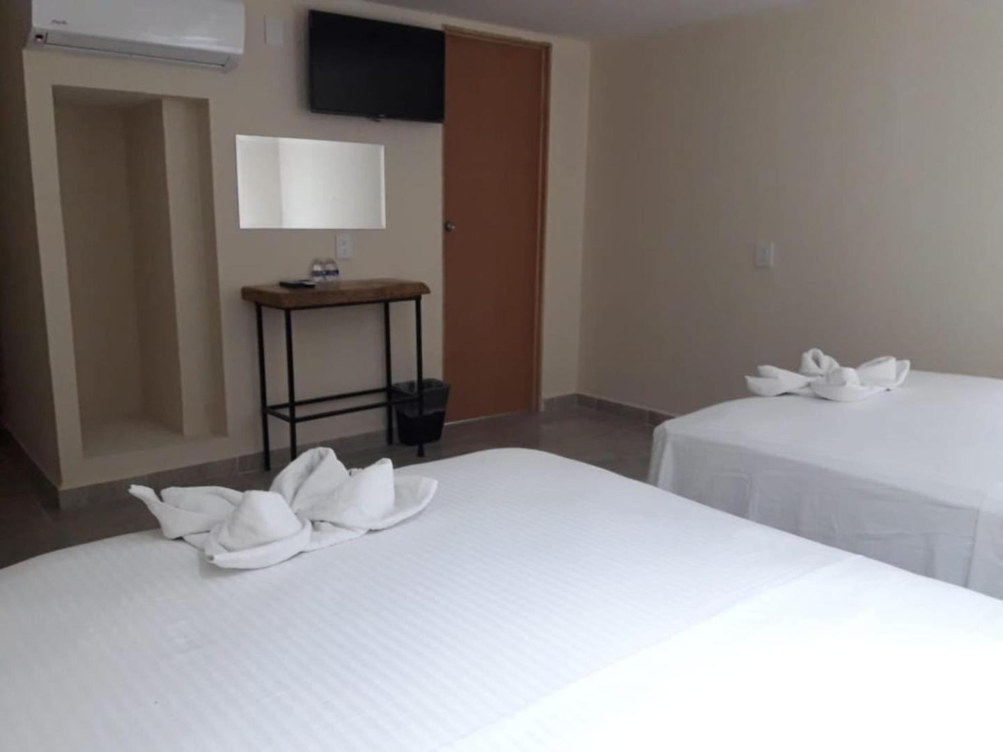 Hotel Ashly Loma Larga