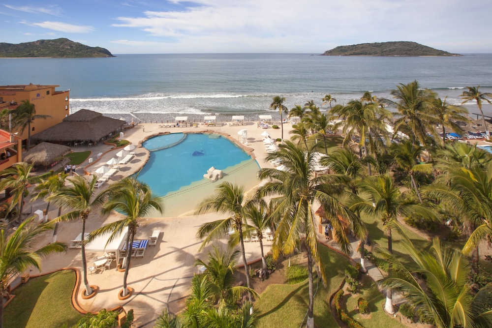 Santa Fe Oceansuites at Costa de Oro