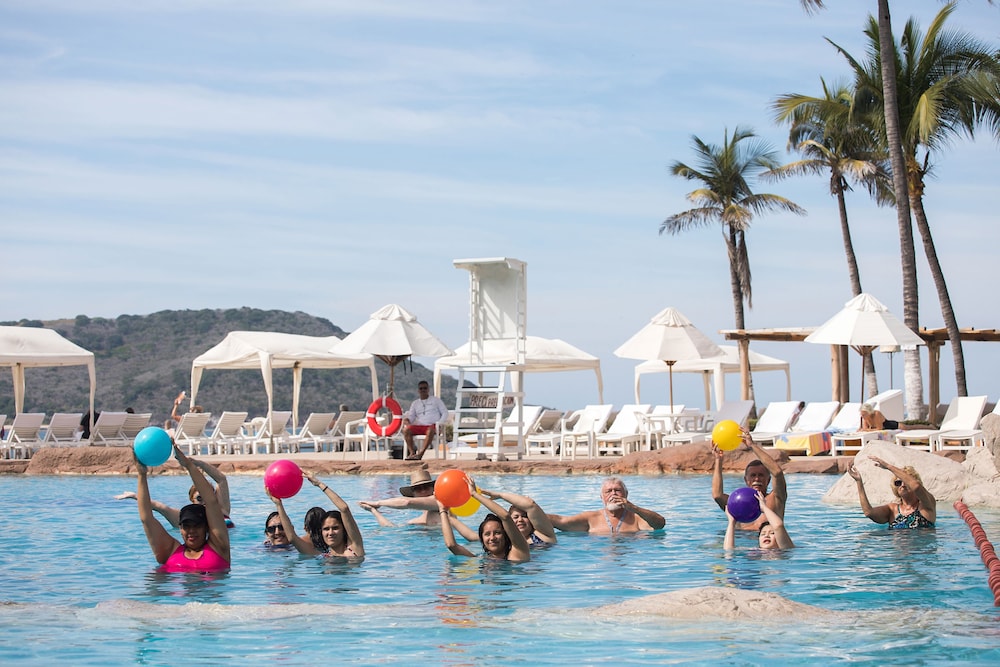 Santa Fe Oceansuites at Costa de Oro