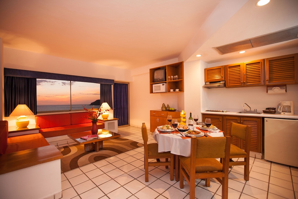 Santa Fe Oceansuites at Costa de Oro
