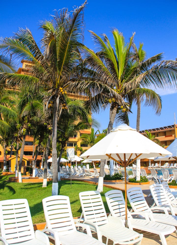 Santa Fe Oceansuites at Costa de Oro