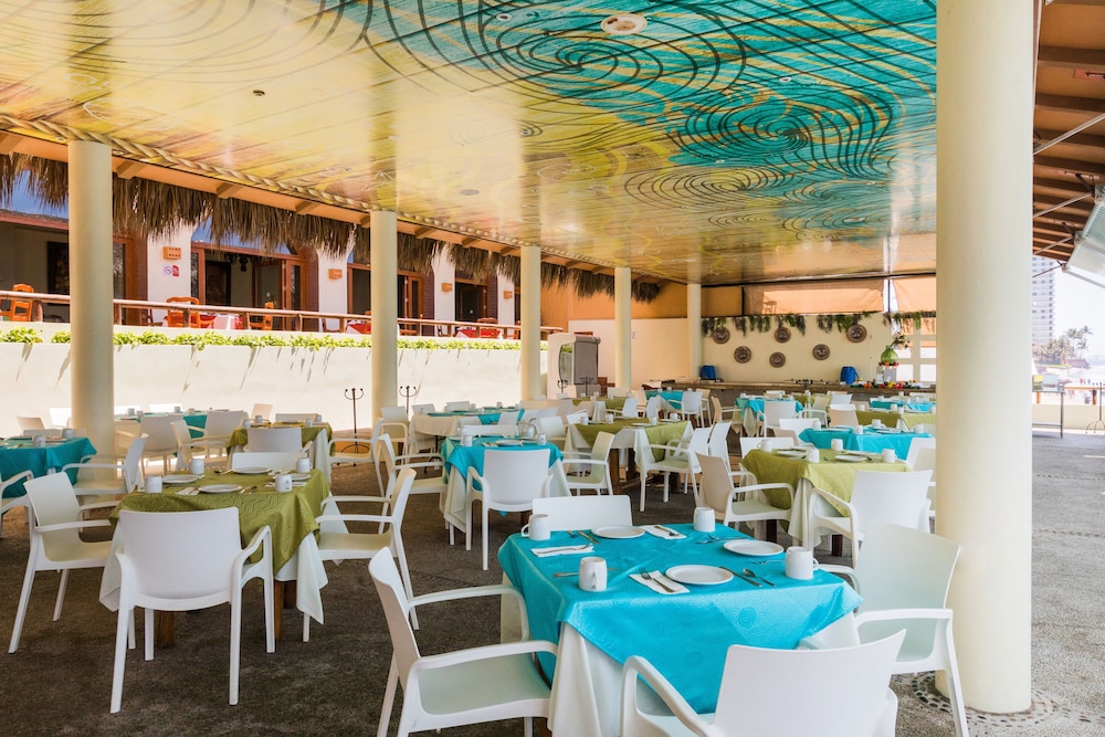 Santa Fe Oceansuites at Costa de Oro