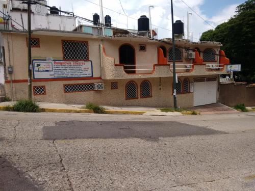 Hotel y Bungalows Olivares