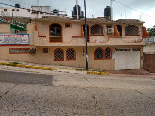 Hotel y Bungalows Olivares