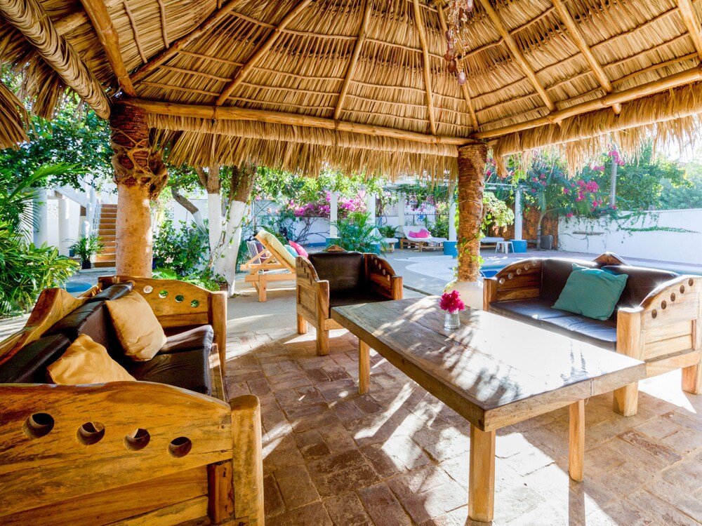 Nuestra Casa-Sai (Pet Friendly Hotel & Beach Club)
