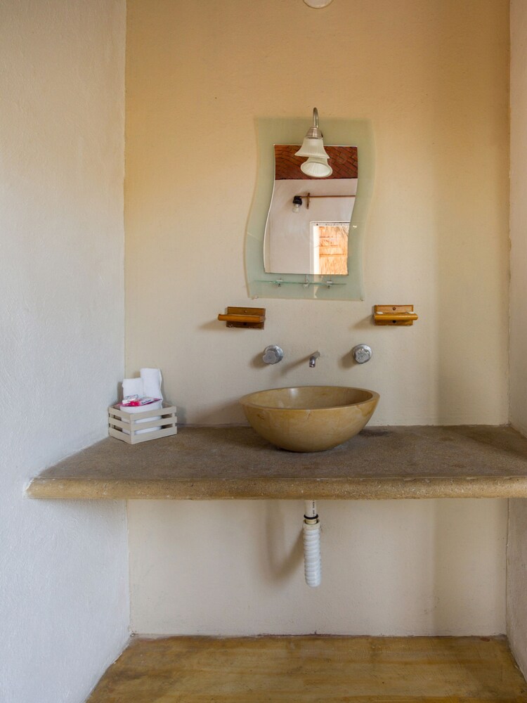 Nuestra Casa-Sai (Pet Friendly Hotel & Beach Club)
