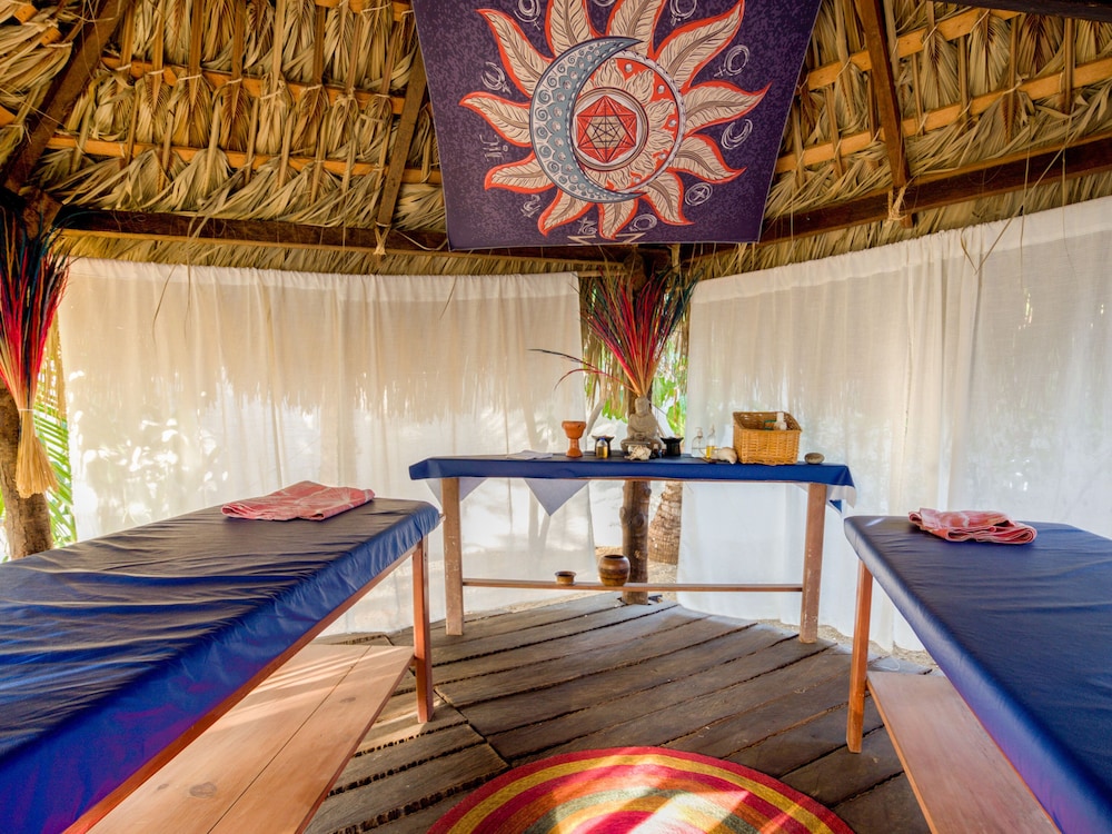 Nuestra Casa-Sai (Pet Friendly Hotel & Beach Club)