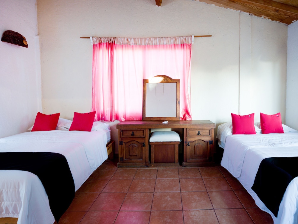 Nuestra Casa-Sai (Pet Friendly Hotel & Beach Club)
