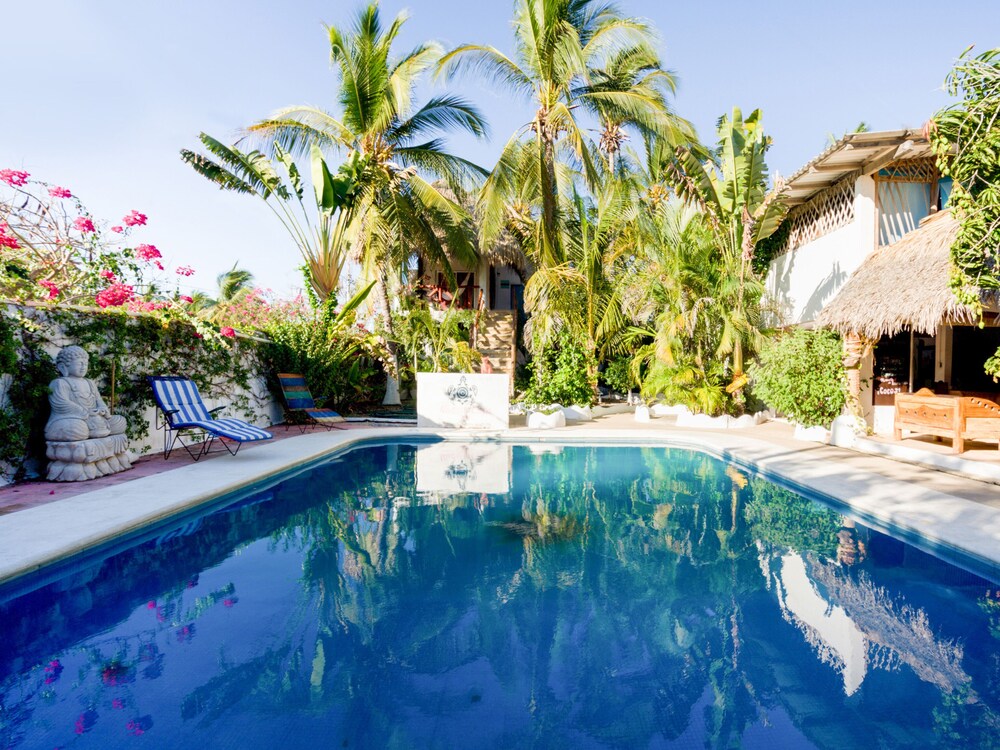 Nuestra Casa-Sai (Pet Friendly Hotel & Beach Club)