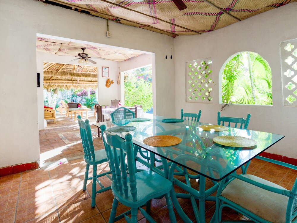 Nuestra Casa-Sai (Pet Friendly Hotel & Beach Club)