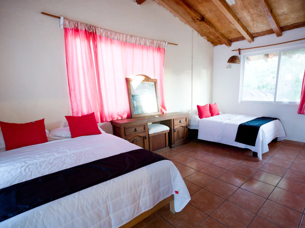 Nuestra Casa-Sai (Pet Friendly Hotel & Beach Club)