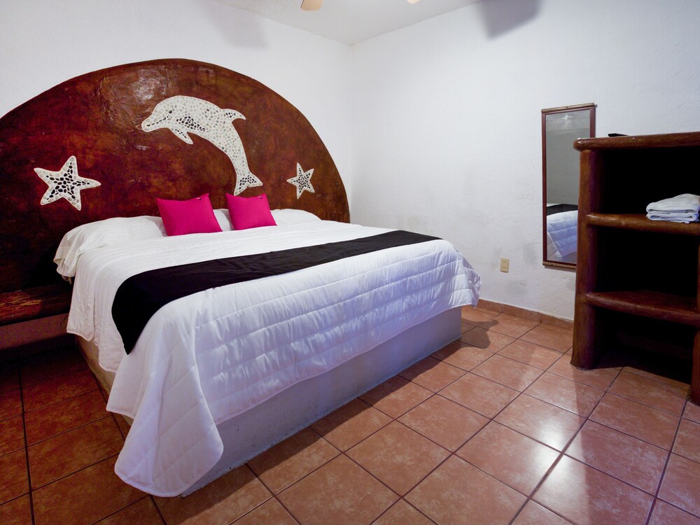Nuestra Casa-Sai (Pet Friendly Hotel & Beach Club)