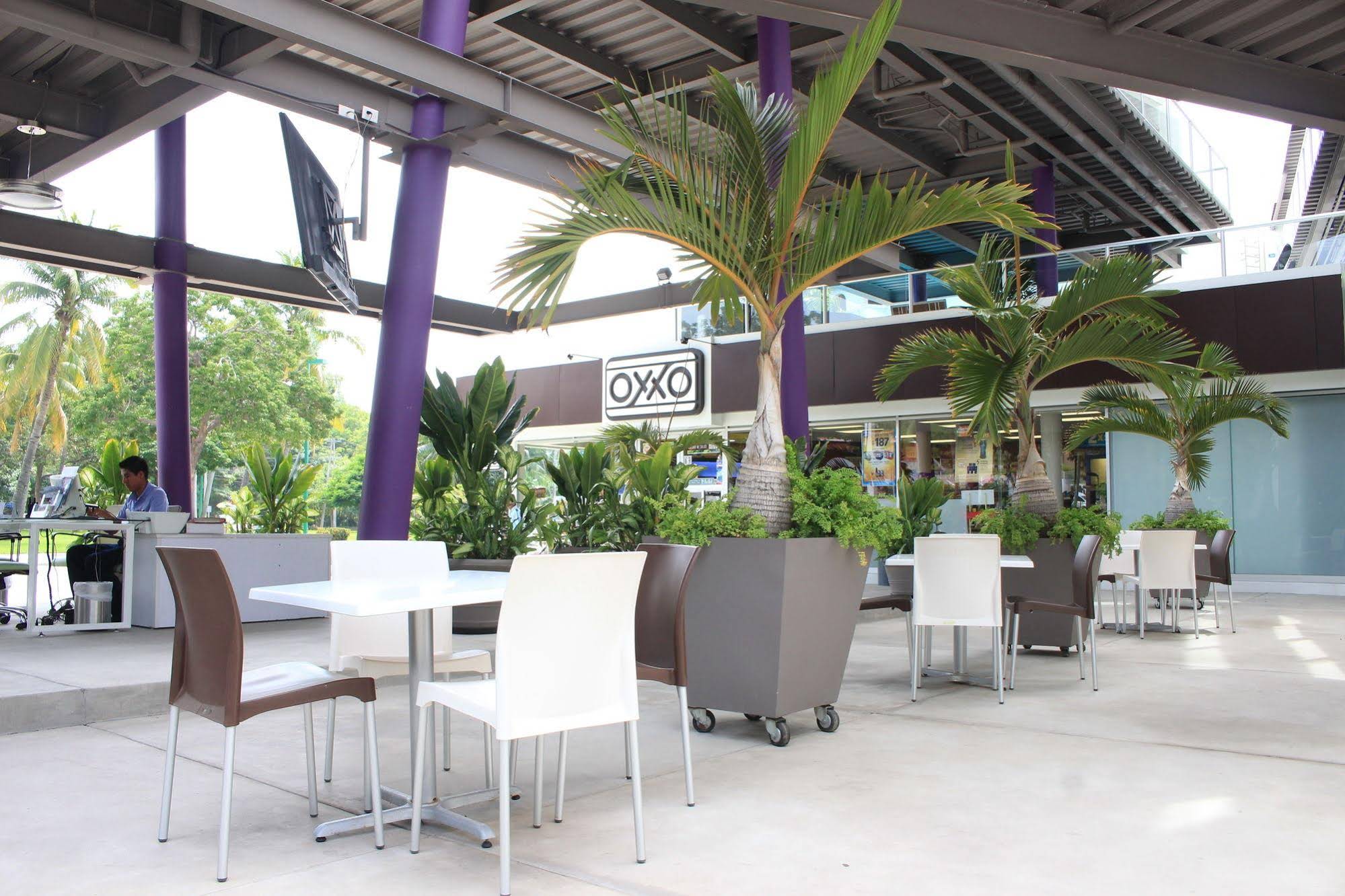 AM Hotel & Plaza