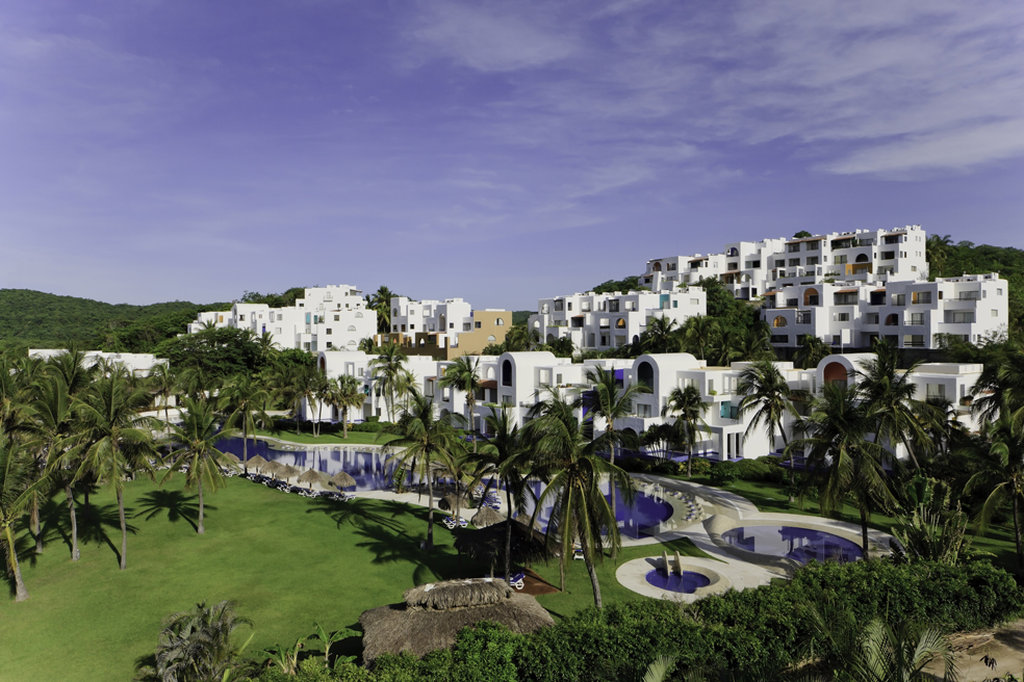 Camino Real Zaashila Huatulco