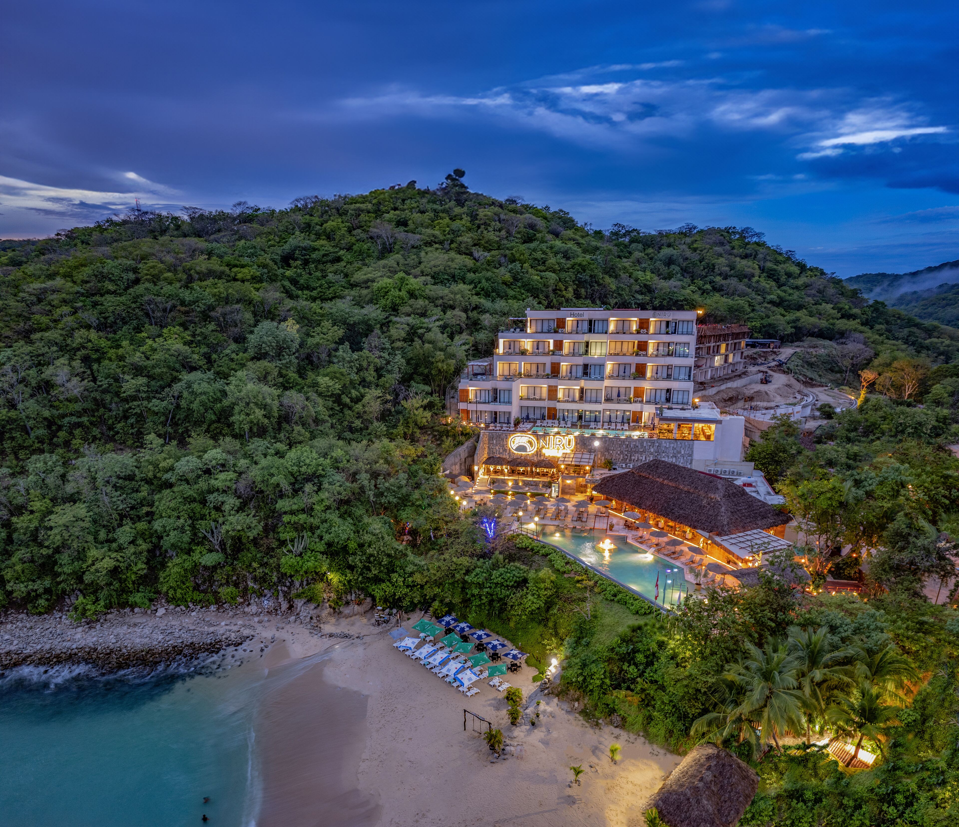 Niru Ocean Suites By Binniguenda