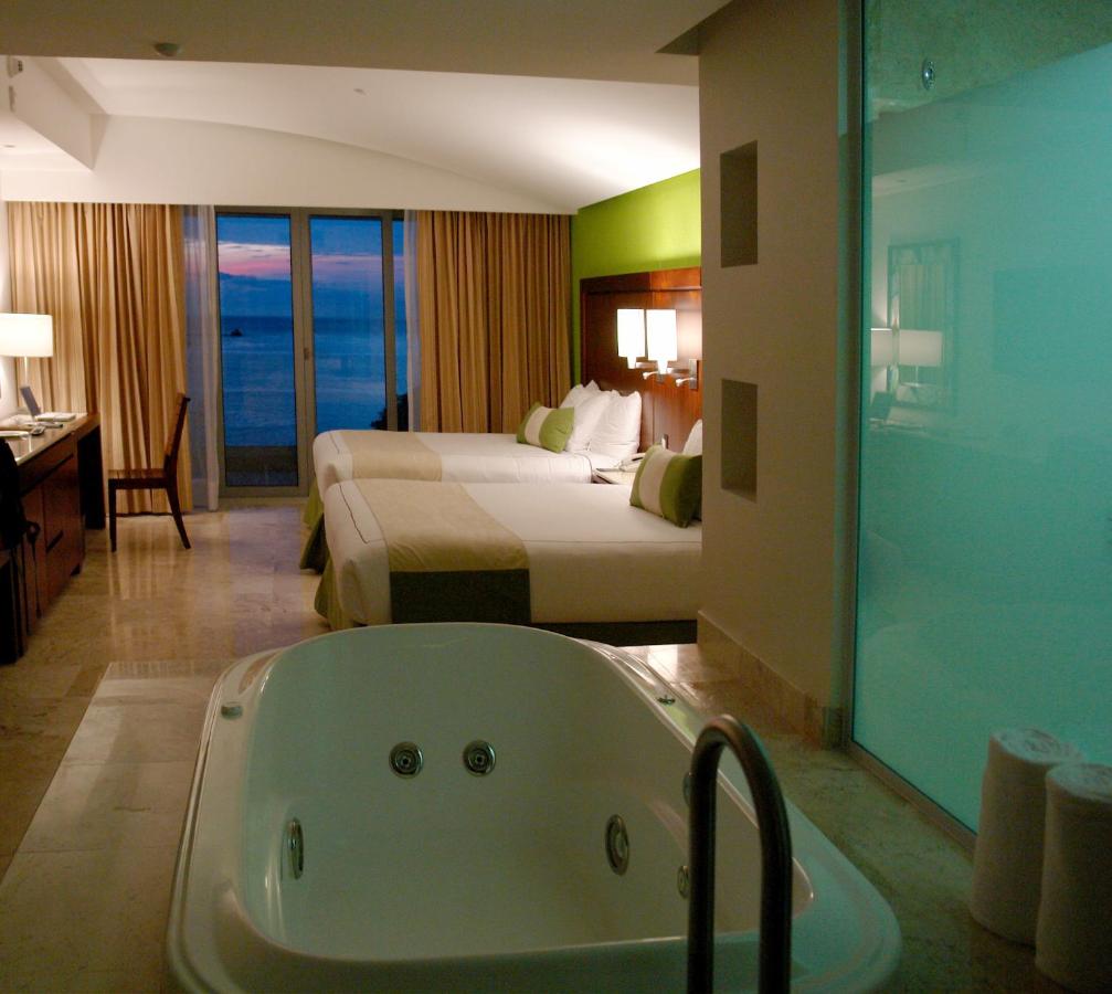 Azul Ixtapa Grand Beach Resort & Convention Center