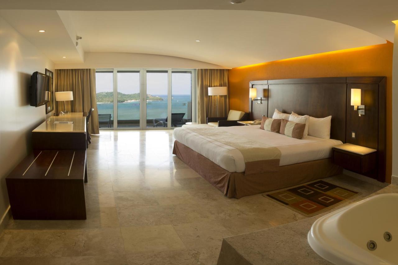 Azul Ixtapa Grand Beach Resort & Convention Center