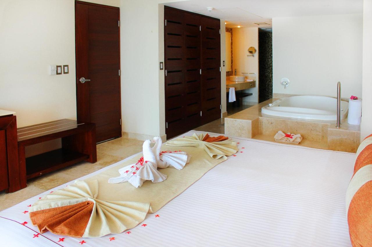 Azul Ixtapa Grand Beach Resort & Convention Center