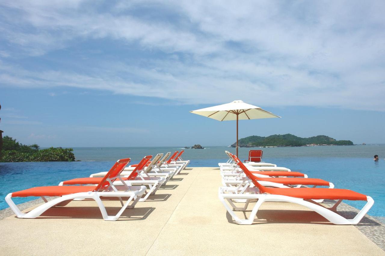 Azul Ixtapa Grand Beach Resort & Convention Center