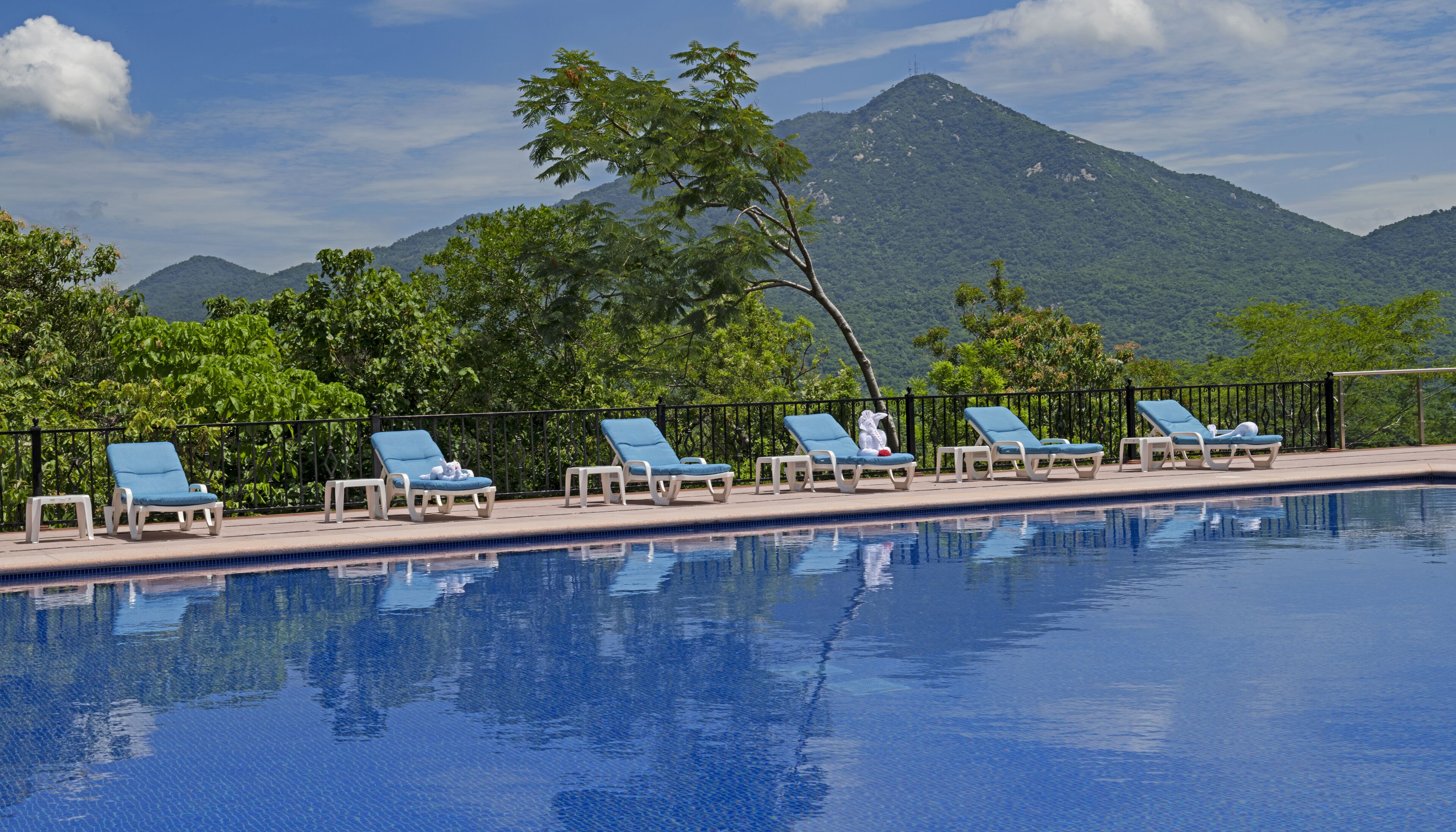 El Corazón Resort
