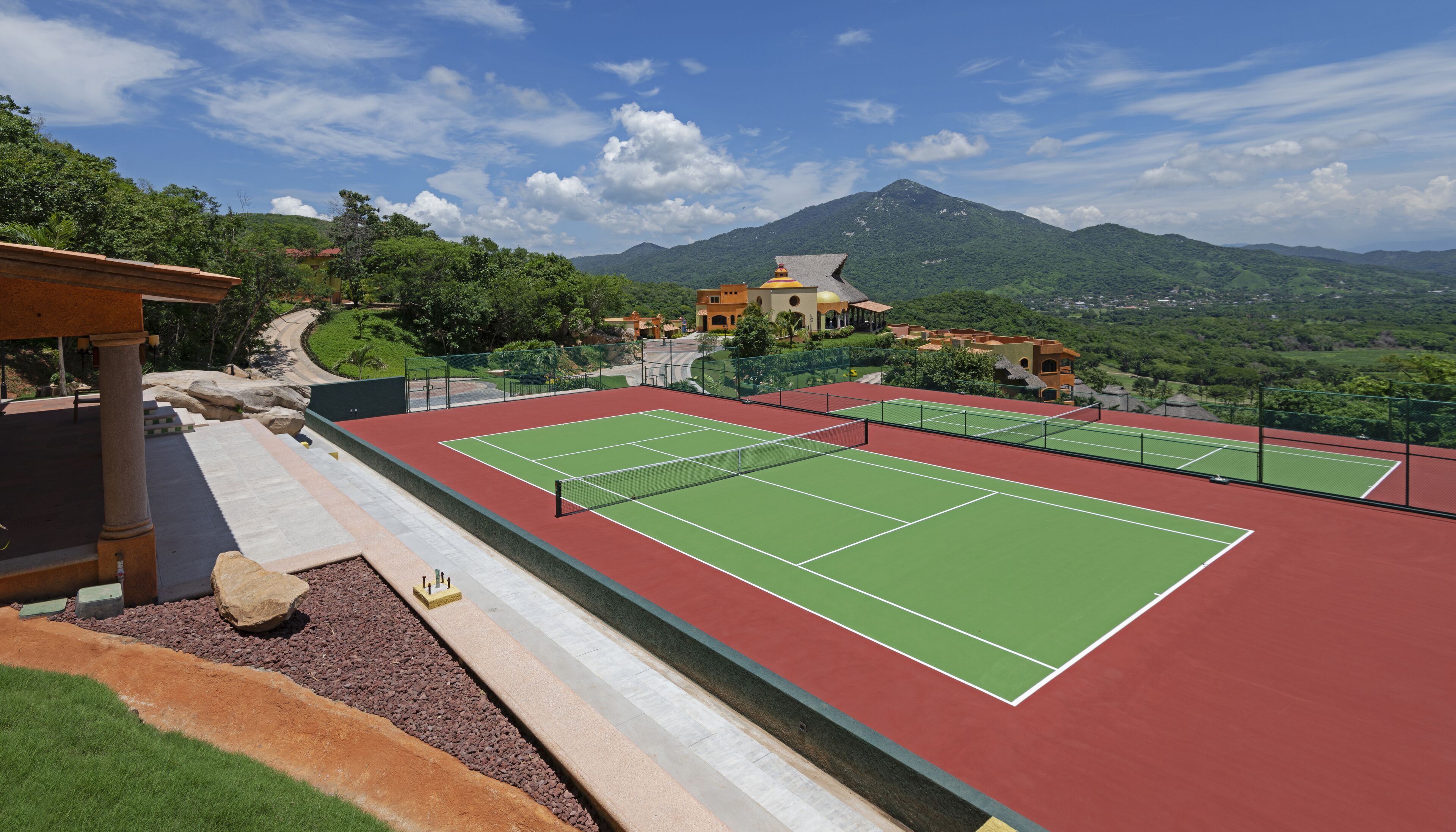 El Corazón Resort