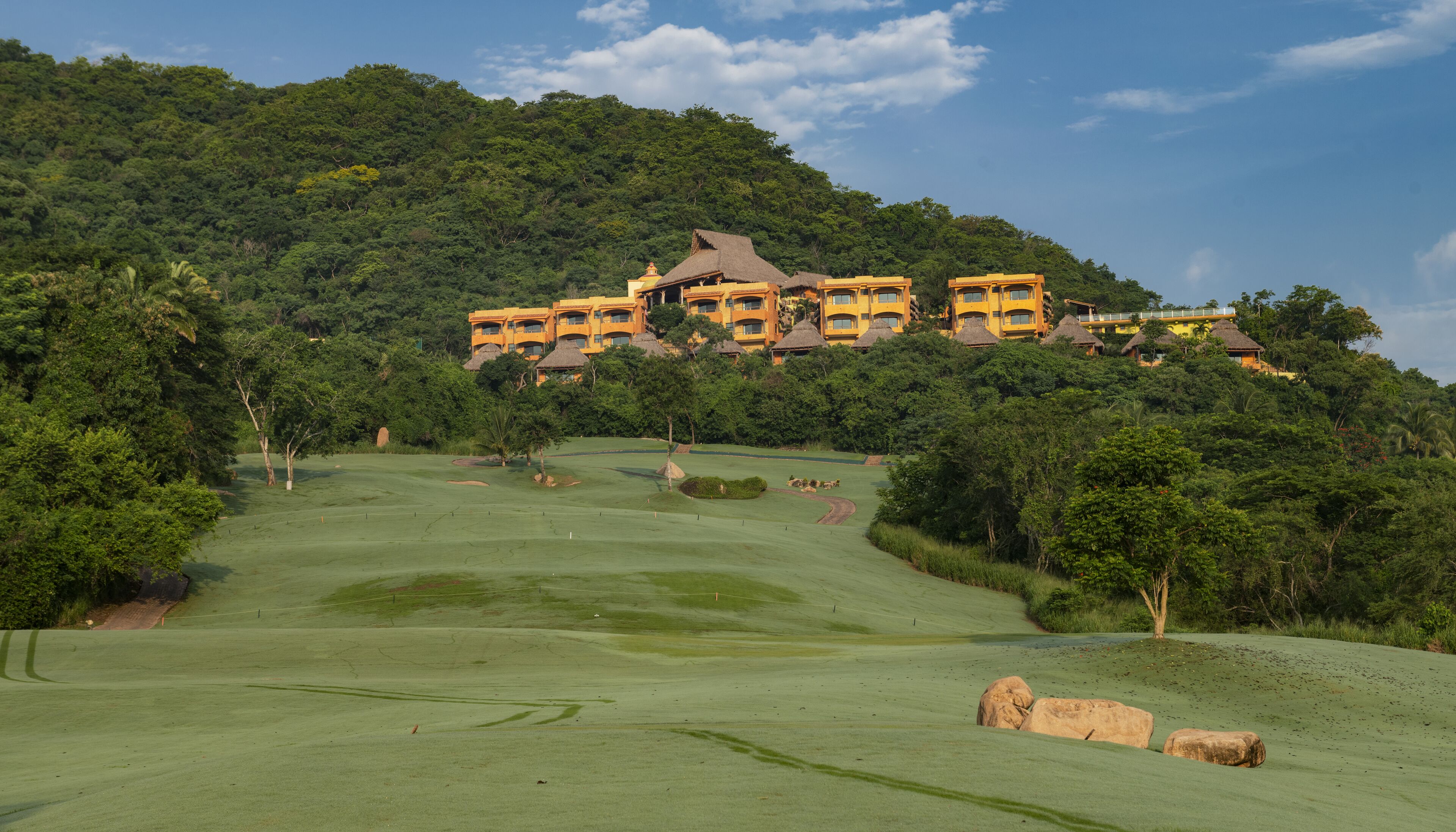 El Corazón Resort