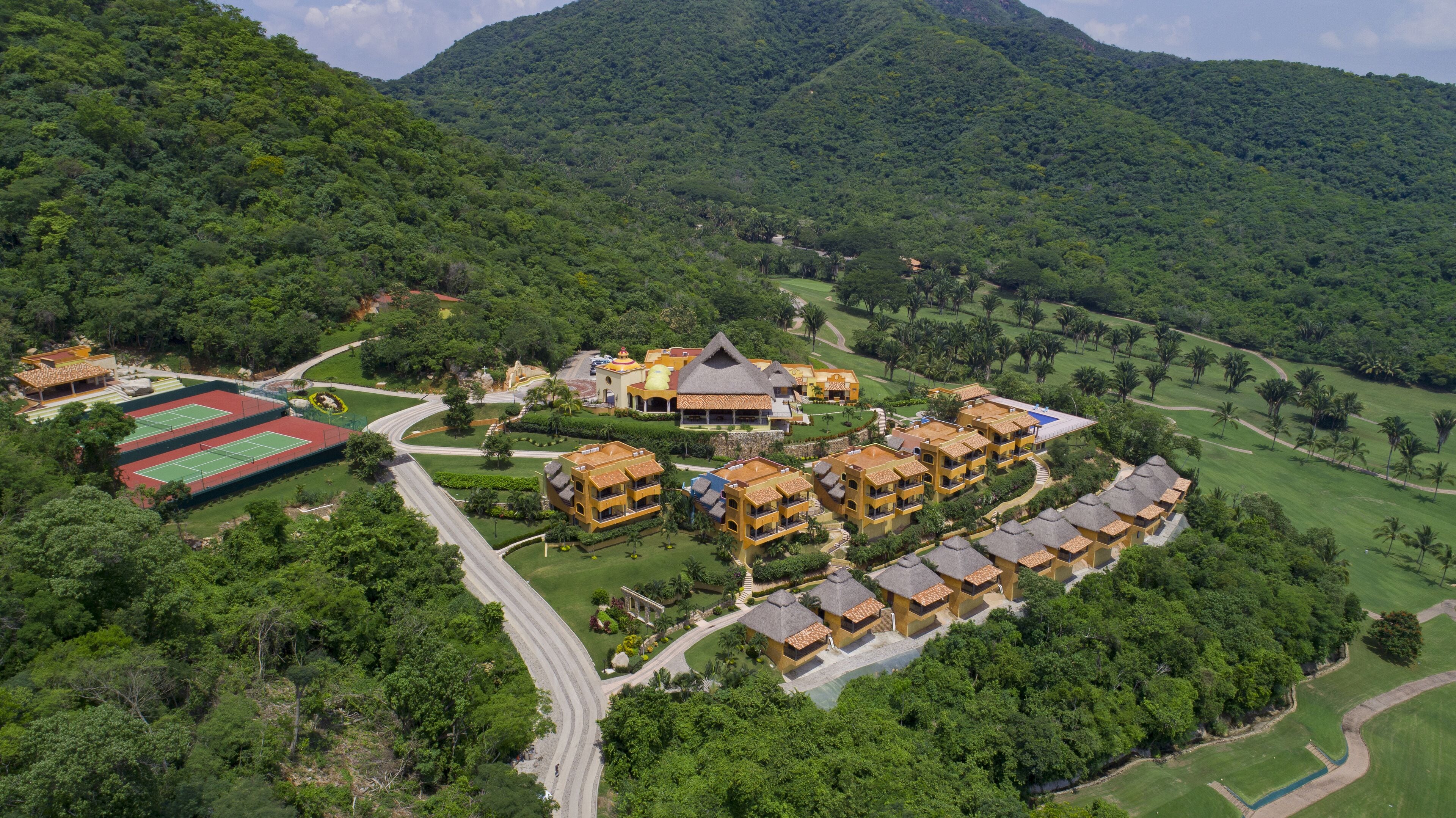 El Corazón Resort