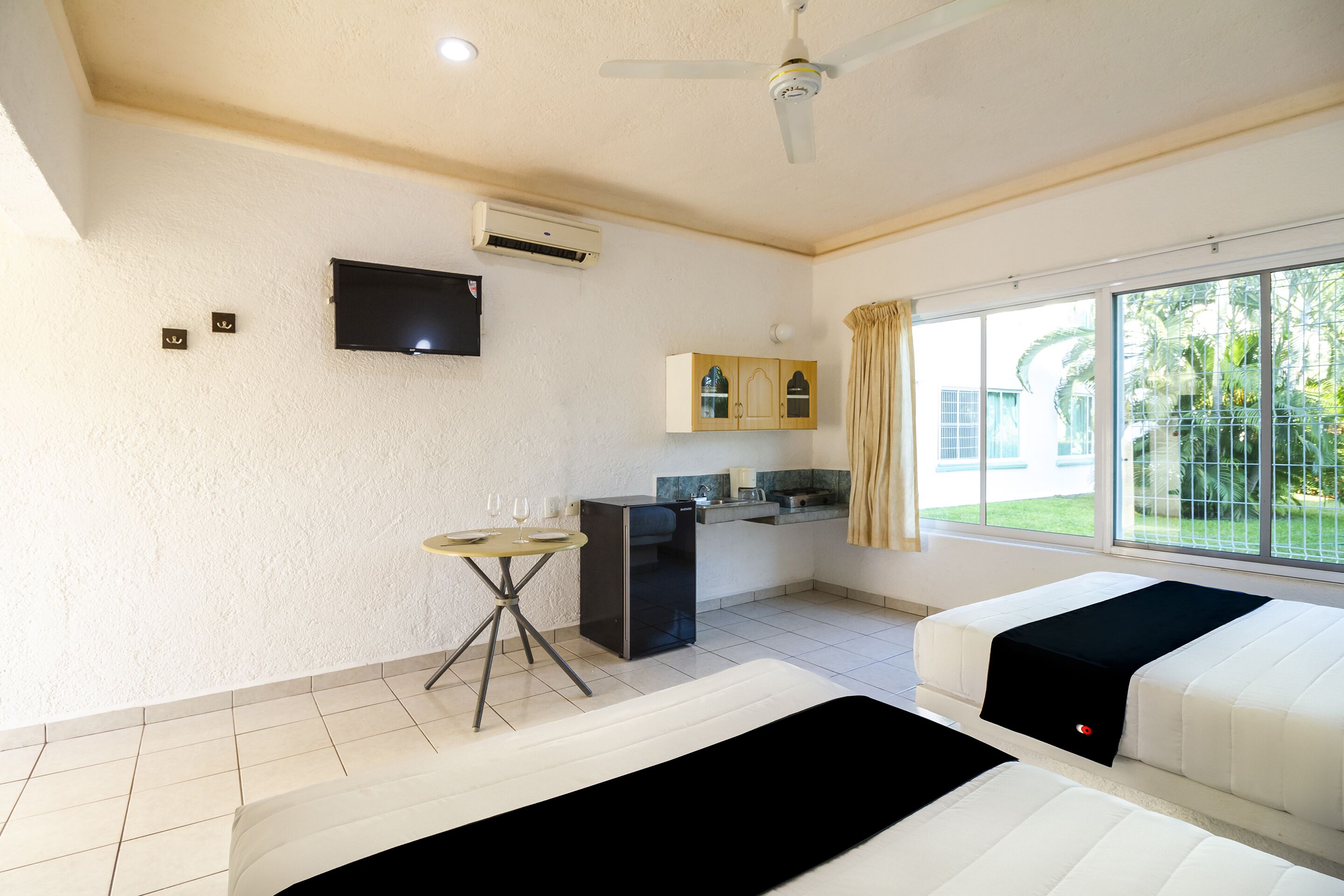 Hotel Parotas by OYO Rooms