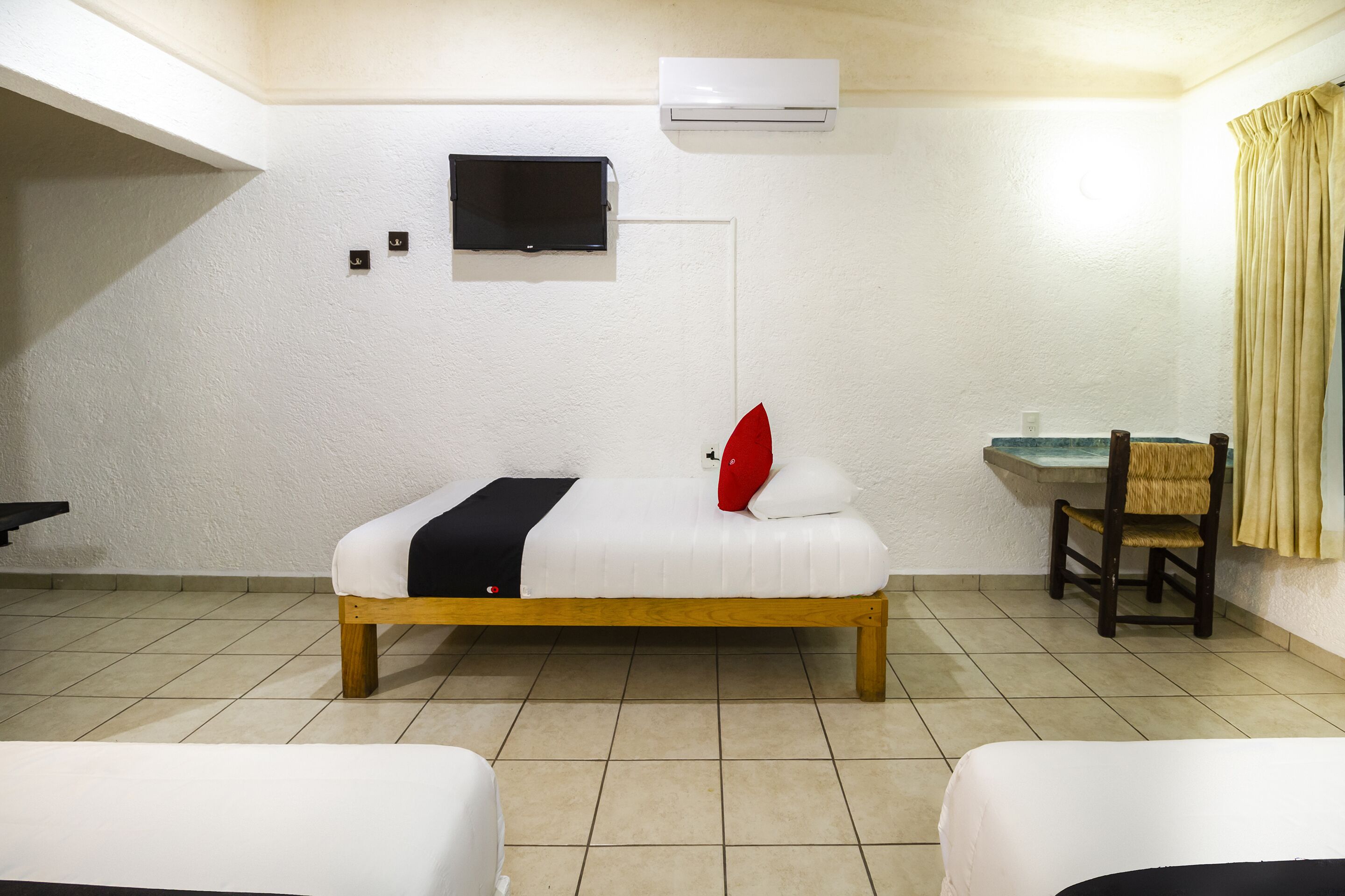 Hotel Parotas by OYO Rooms