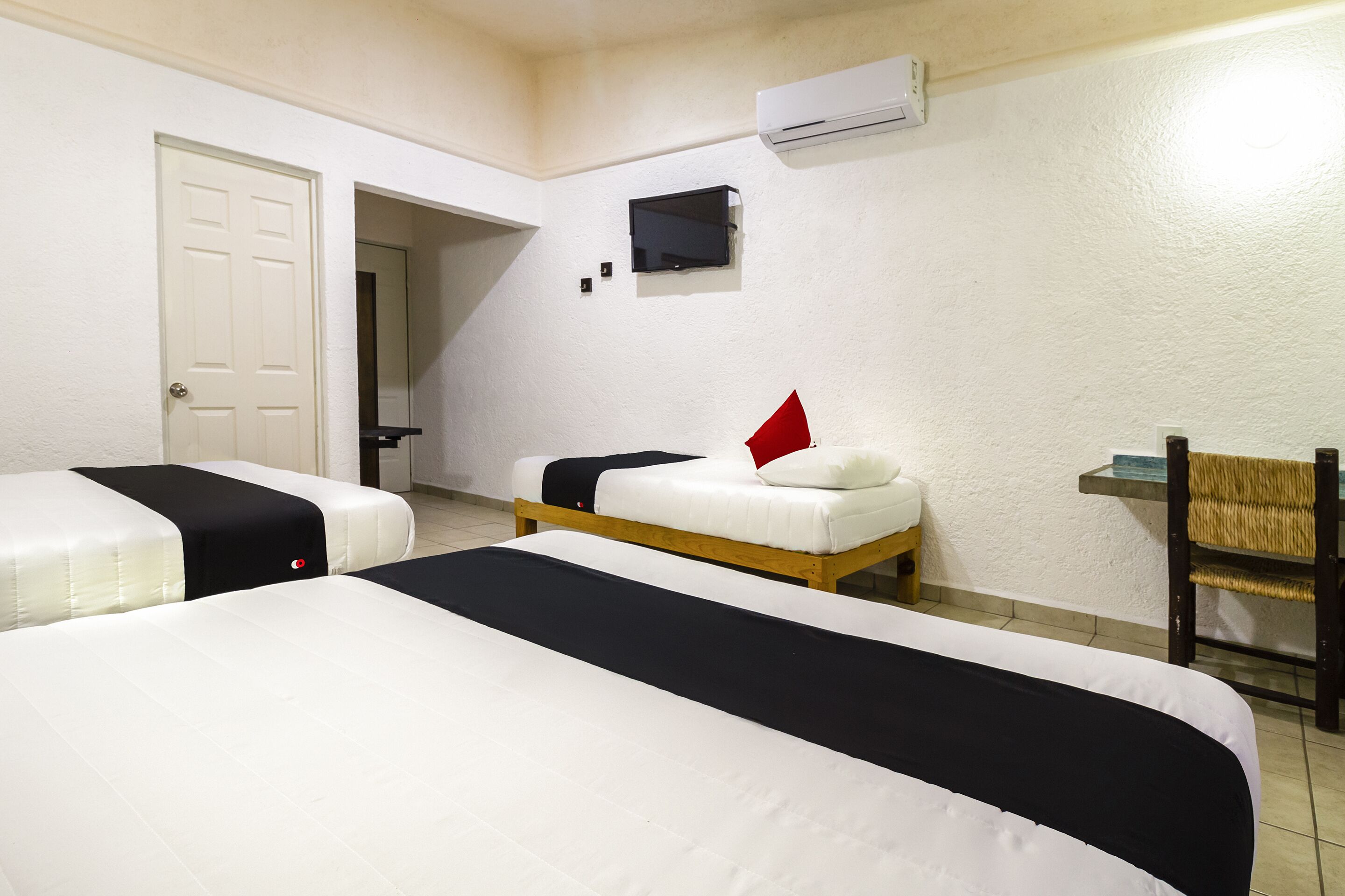 Hotel Parotas by OYO Rooms